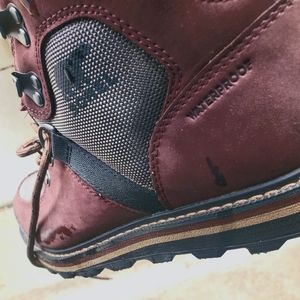 Sorel boots,size 8 1/2 in excellent condition .